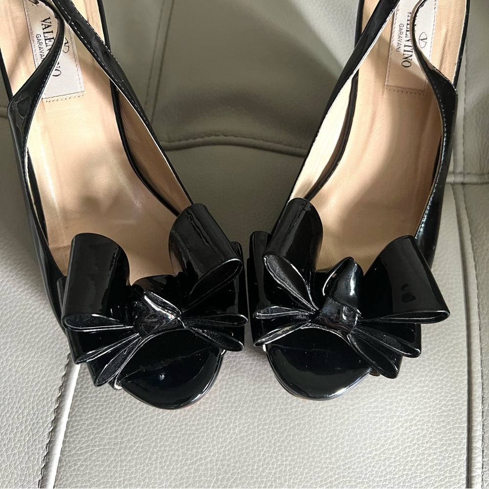 Valentino Garavani Black Patent Leather Slingback Wedge Sandals Sz 37 US 7 Bow - Picture 3 of 16